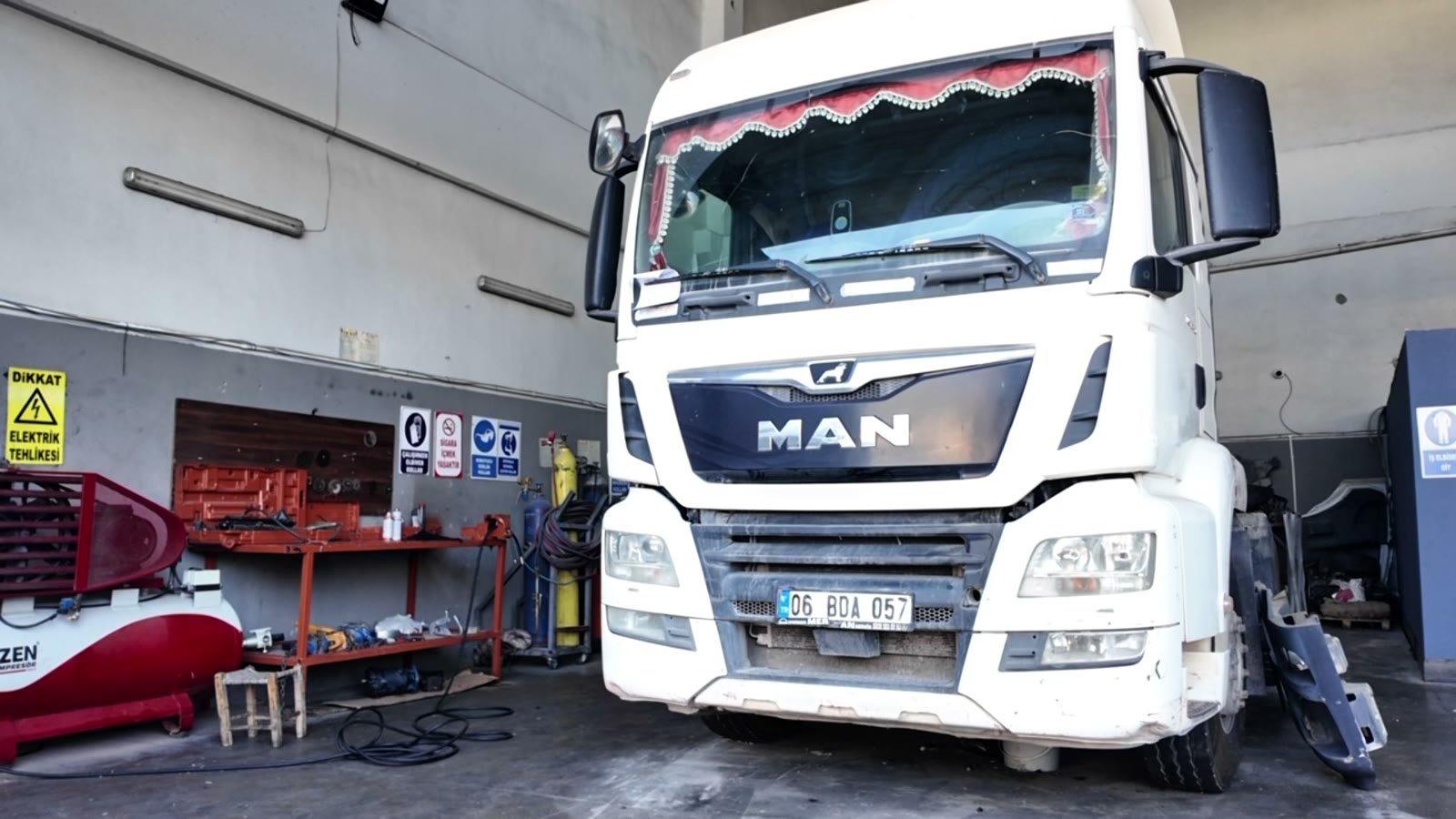 Servis bakımında MAN çekici